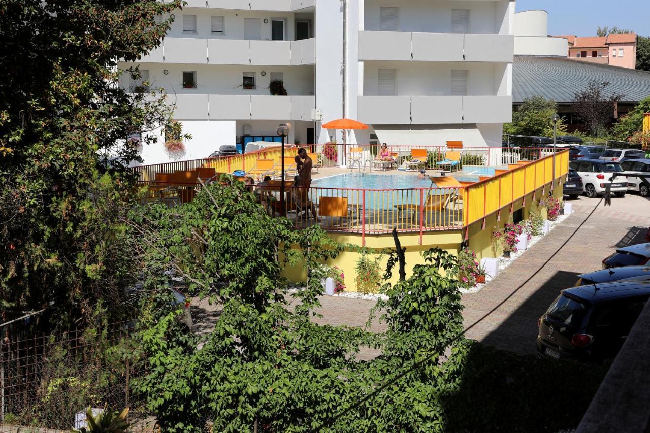 Residence La Pigna Rosolina Mare Esterno foto